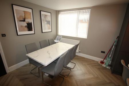 4 bedroom Semi-detached house to let in Belvedere Road, Staffordshire, Burton upon Trent, DE13