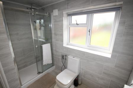 4 bedroom Semi-detached house to let in Belvedere Road, Staffordshire, Burton upon Trent, DE13