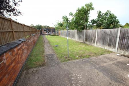4 bedroom Semi-detached house to let in Belvedere Road, Staffordshire, Burton upon Trent, DE13