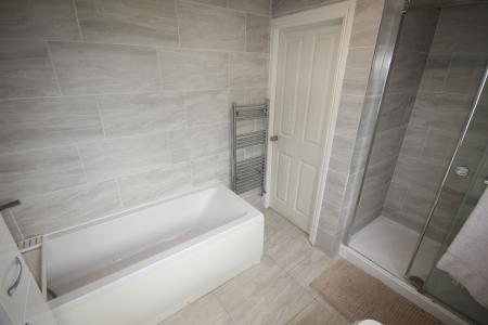 4 bedroom Semi-detached house to let in Belvedere Road, Staffordshire, Burton upon Trent, DE13