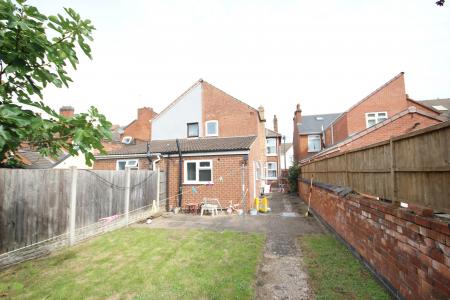 4 bedroom Semi-detached house to let in Belvedere Road, Staffordshire, Burton upon Trent, DE13