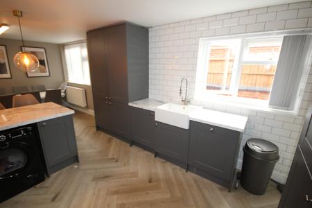 4 bedroom Semi-detached house to let in Belvedere Road, Staffordshire, Burton upon Trent, DE13