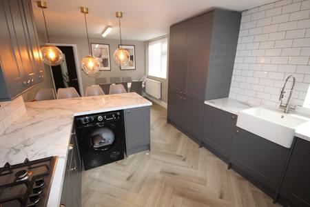 4 bedroom Semi-detached house to let in Belvedere Road, Staffordshire, Burton upon Trent, DE13