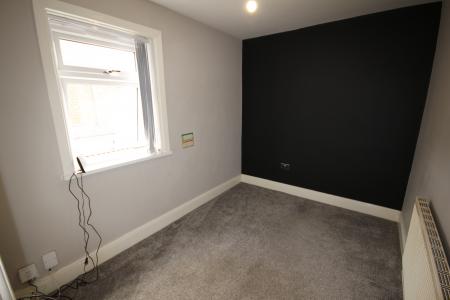 4 bedroom Semi-detached house to let in Belvedere Road, Staffordshire, Burton upon Trent, DE13