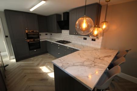 4 bedroom Semi-detached house to let in Belvedere Road, Staffordshire, Burton upon Trent, DE13