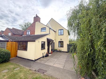 2 bedroom End of terrace house for sale in Donisthorpe Lane, Moira, Swadlincote