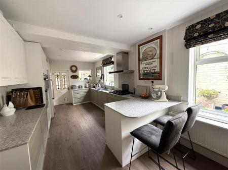 3 bedroom Detached house for sale in Scalpcliffe Road, Burton-On-Trent