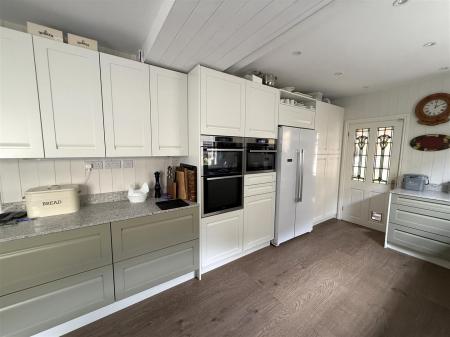 3 bedroom Detached house for sale in Scalpcliffe Road, Burton-On-Trent