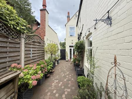 3 bedroom Detached house for sale in Scalpcliffe Road, Burton-On-Trent