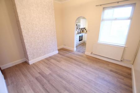 2 bedroom House to let in Broadway Street, Burton upon Trent, DE14