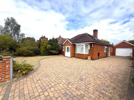 2 bedroom Detached bungalow for sale in Craythorne Road, Stretton, Burton-On-Trent