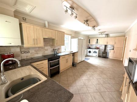 2 bedroom Detached bungalow for sale in Craythorne Road, Stretton, Burton-On-Trent