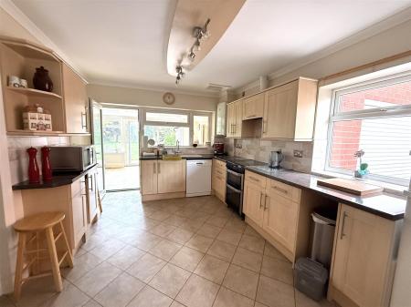 2 bedroom Detached bungalow for sale in Craythorne Road, Stretton, Burton-On-Trent