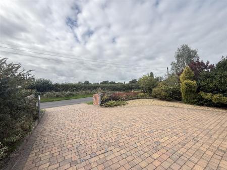 2 bedroom Detached bungalow for sale in Craythorne Road, Stretton, Burton-On-Trent