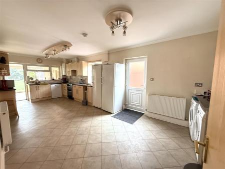 2 bedroom Detached bungalow for sale in Craythorne Road, Stretton, Burton-On-Trent