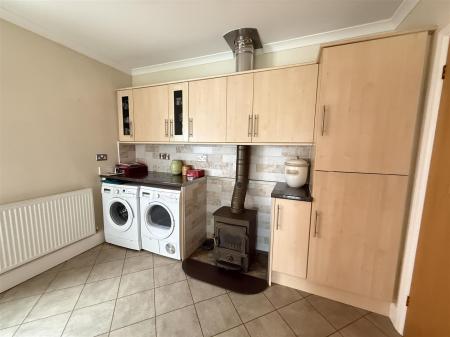 2 bedroom Detached bungalow for sale in Craythorne Road, Stretton, Burton-On-Trent
