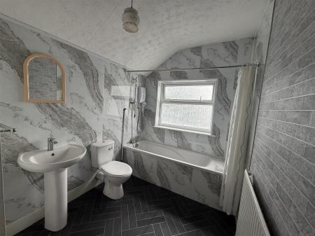 2 bedroom Terraced House for sale in Oak Street, Burton-On-Trent