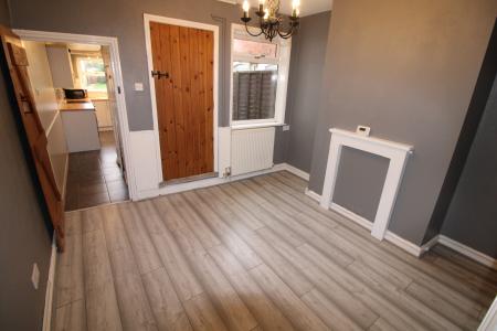 2 bedroom House to let in Tutbury Road, Burton upon Trent, DE13