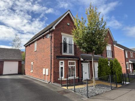4 bedroom Semi-detached house for sale in Hewer Drive, Castle Gresley, Swadlincote