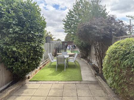 3 bedroom Terraced House for sale in Wetmore Road, Burton-On-Trent