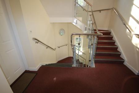 2 bedroom Flat to let in Hendeley Court, Staffordshire, Burton upon Trent, DE14