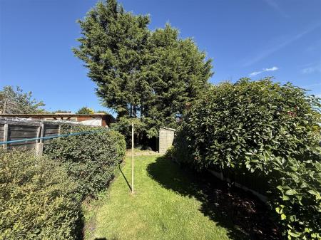 2 bedroom Maisonette for sale in Pinewood Road, Burton-On-Trent
