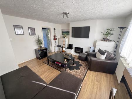2 bedroom Maisonette for sale in Pinewood Road, Burton-On-Trent