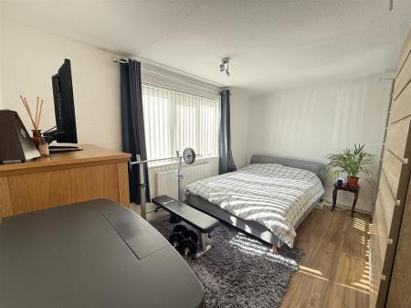 2 bedroom Maisonette for sale in Pinewood Road, Burton-On-Trent