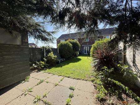 2 bedroom Maisonette for sale in Pinewood Road, Burton-On-Trent