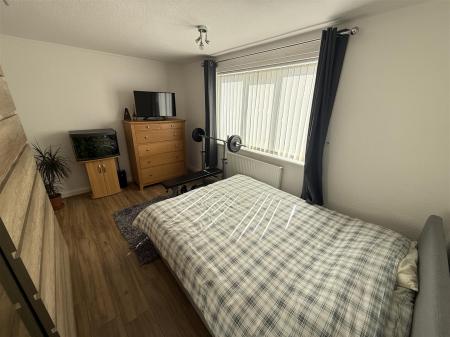2 bedroom Maisonette for sale in Pinewood Road, Burton-On-Trent