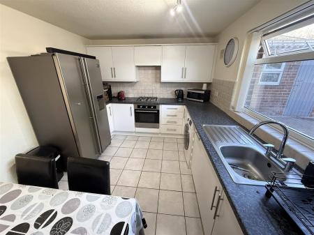 2 bedroom Maisonette for sale in Pinewood Road, Burton-On-Trent