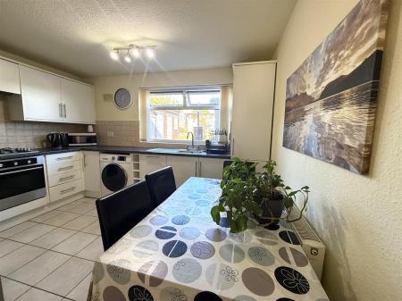 2 bedroom Maisonette for sale in Pinewood Road, Burton-On-Trent