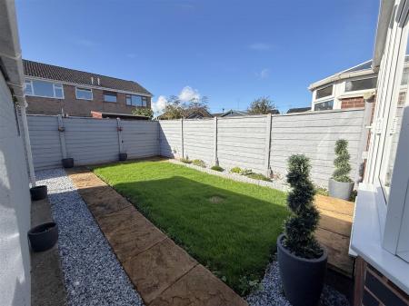 3 bedroom Semi-detached house for sale in Fairham Road, Stretton, Burton-On-Trent