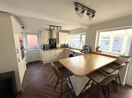3 bedroom Semi-detached house for sale in Fairham Road, Stretton, Burton-On-Trent