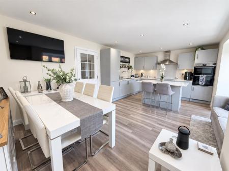 4 bedroom Detached house for sale in Marley Way, Drakelow, Burton-On-Trent