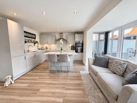 4 bedroom Detached house for sale in Marley Way, Drakelow, Burton-On-Trent