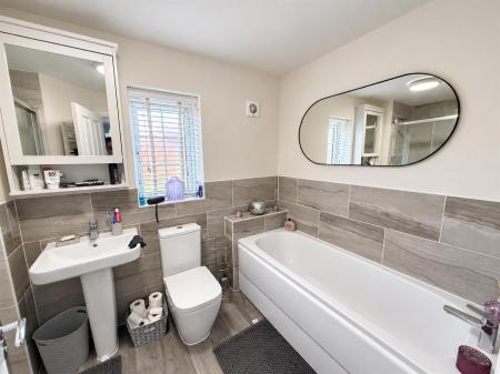 4 bedroom Detached house for sale in Marley Way, Drakelow, Burton-On-Trent