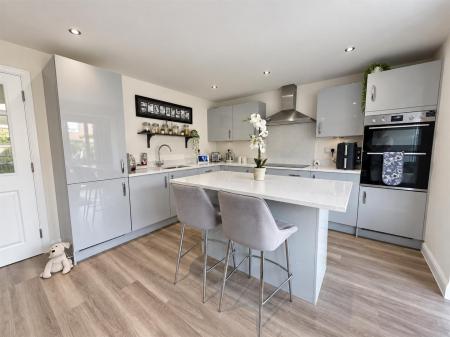 4 bedroom Detached house for sale in Marley Way, Drakelow, Burton-On-Trent