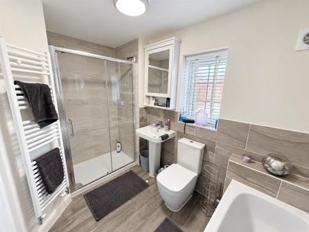 4 bedroom Detached house for sale in Marley Way, Drakelow, Burton-On-Trent