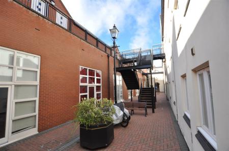 2 bedroom Duplex for sale in Grants Yard, Burton-On-Trent
