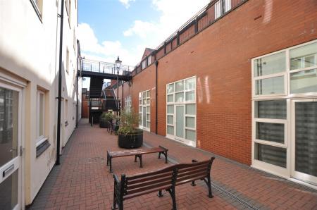 2 bedroom Duplex for sale in Grants Yard, Burton-On-Trent
