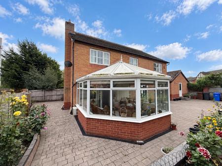 5 bedroom Detached house for sale in Forest Edge Way, Burton-On-Trent