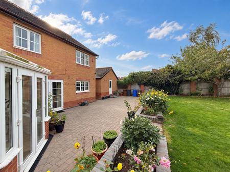 5 bedroom Detached house for sale in Forest Edge Way, Burton-On-Trent