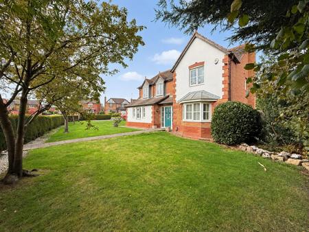 5 bedroom Detached house for sale in Forest Edge Way, Burton-On-Trent