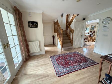 5 bedroom Detached house for sale in Forest Edge Way, Burton-On-Trent