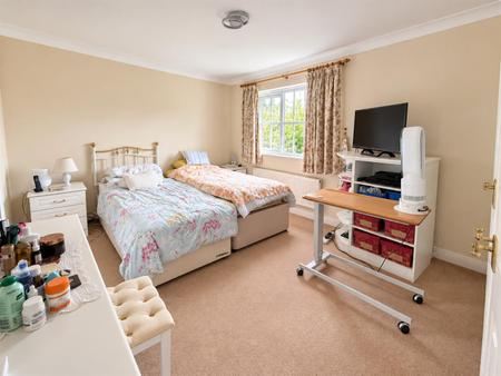 5 bedroom Detached house for sale in Forest Edge Way, Burton-On-Trent