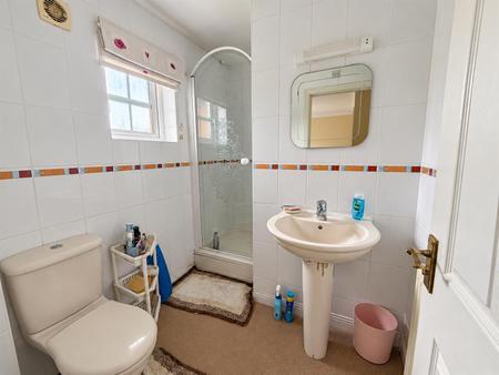 5 bedroom Detached house for sale in Forest Edge Way, Burton-On-Trent