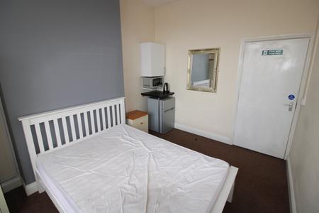 1 bedroom House share to let in Borough Road, Staffordshire, Burton upon Trent, DE14