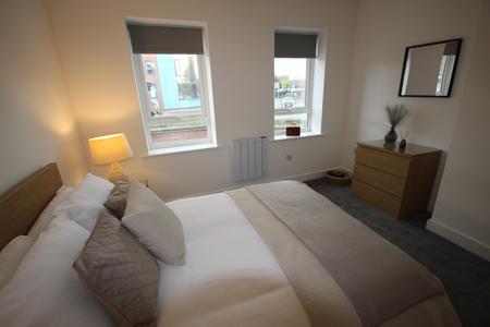 3 bedroom Flat to let in Horninglow Street, Staffordshire, Burton upon Trent, DE14