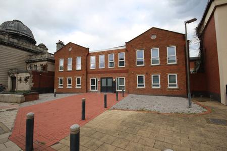 3 bedroom Flat to let in Horninglow Street, Staffordshire, Burton upon Trent, DE14